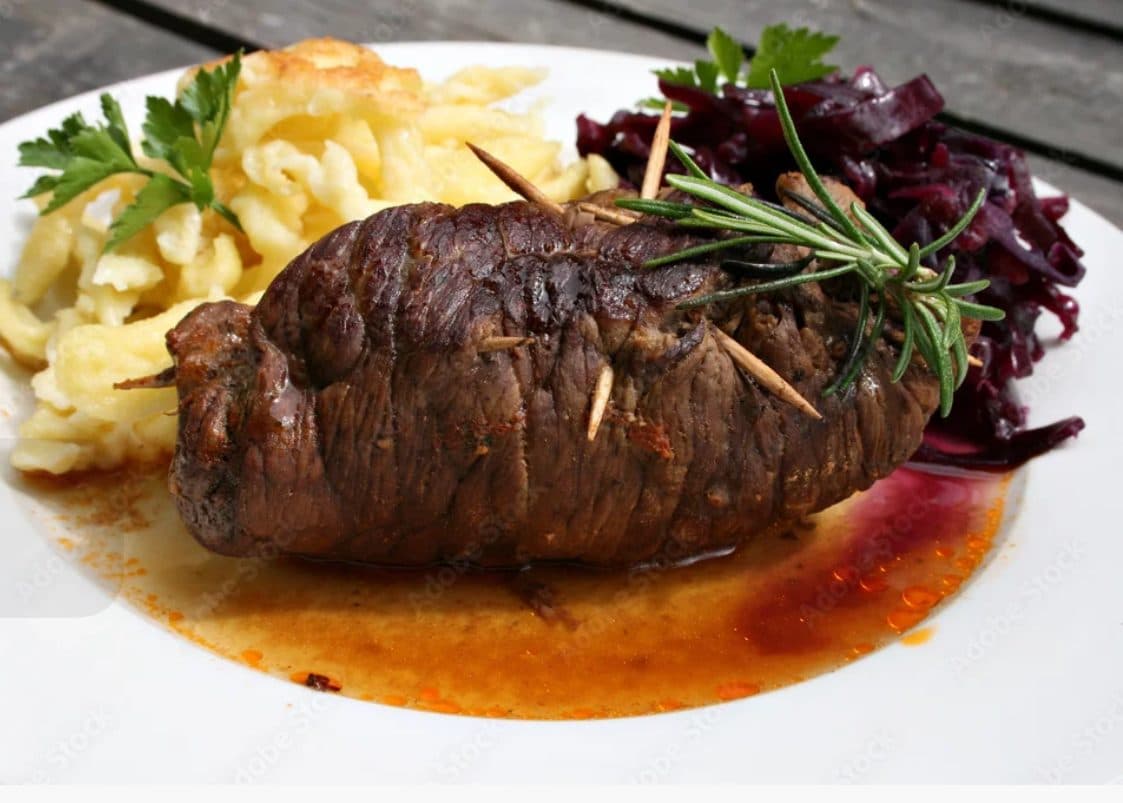 Rinderroulade mit Spätzle und Rotkohl